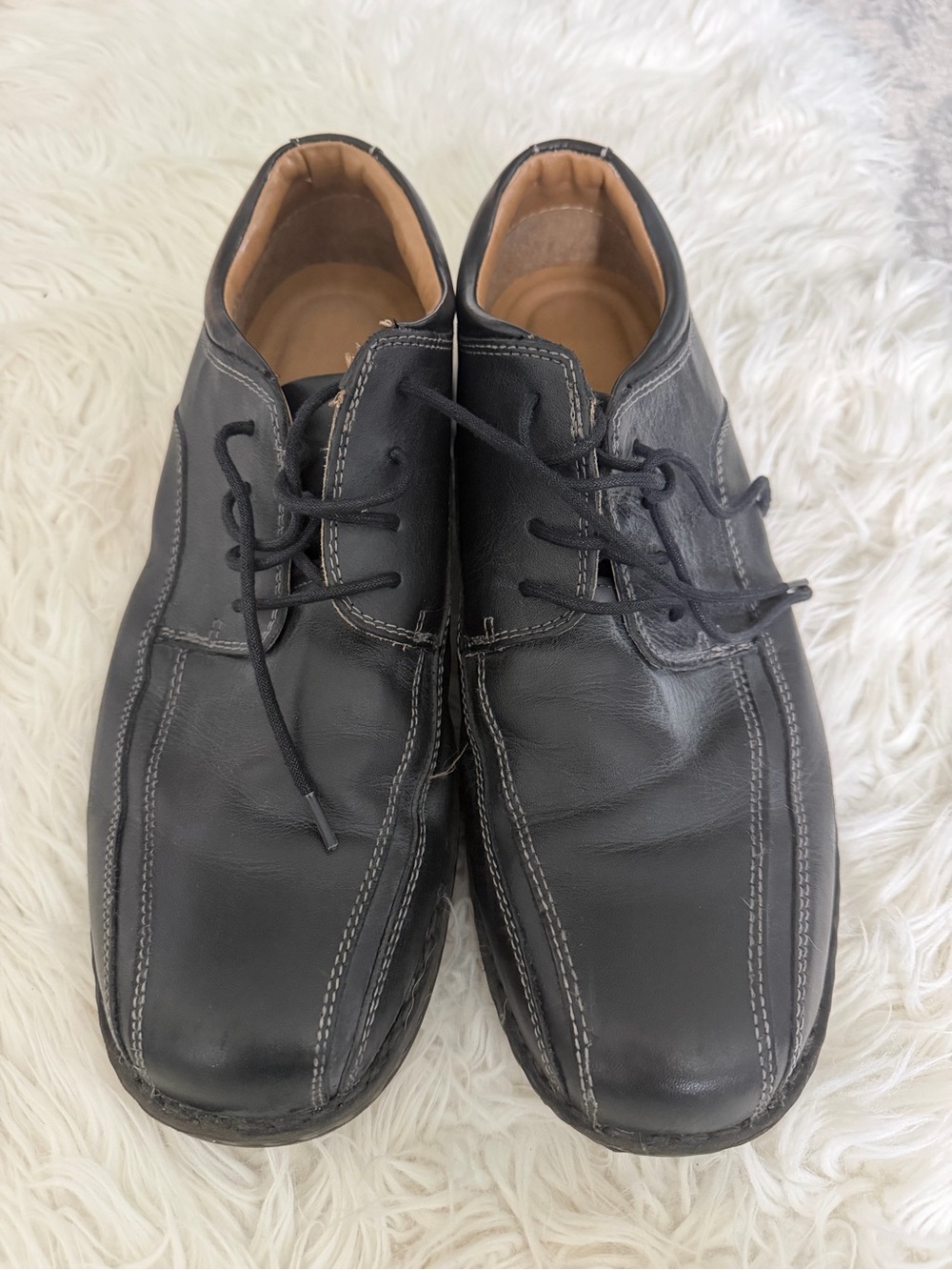 Dockers Black Leather Lace-Up Derbies with Contrast Stitching